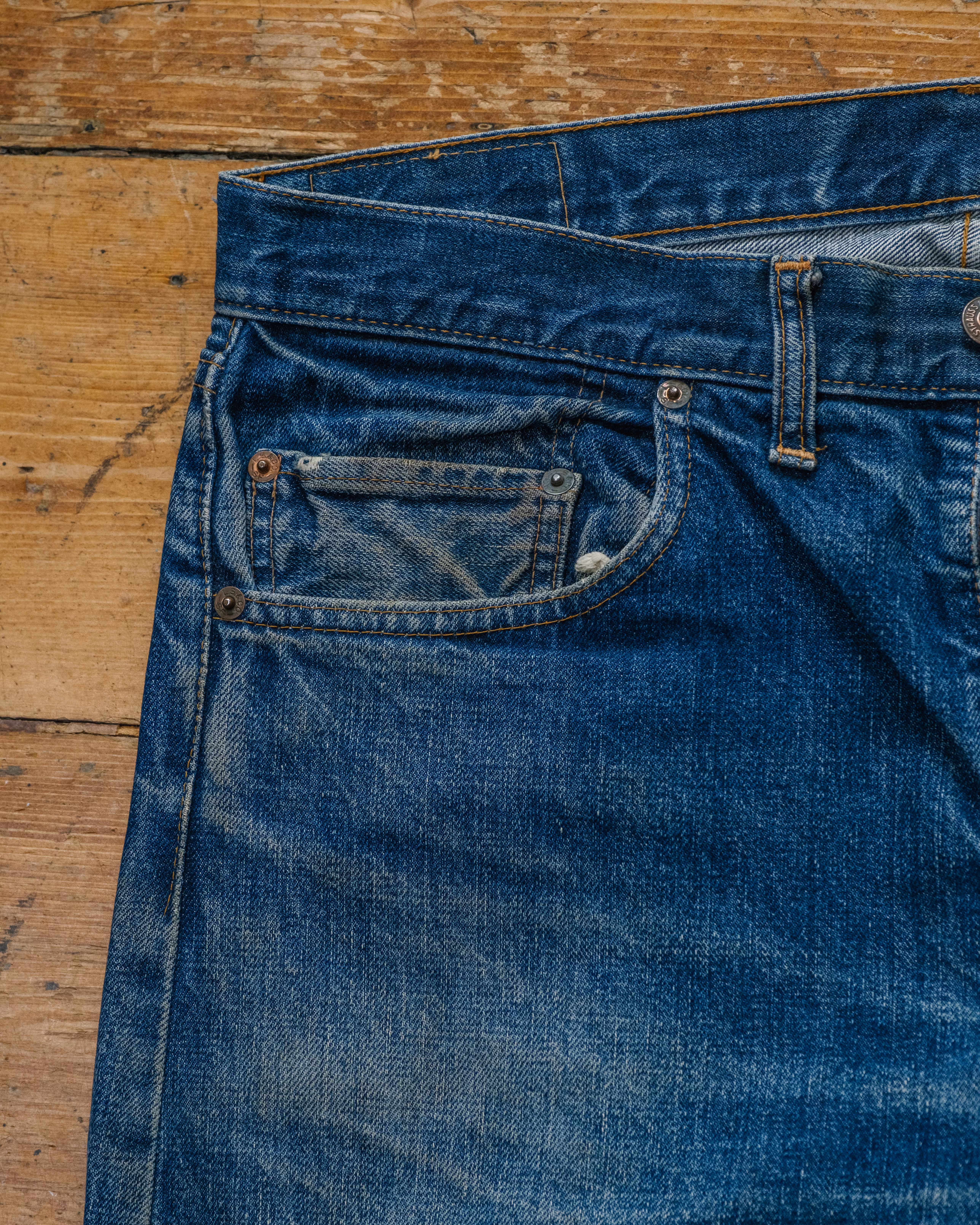Big E Levi’s 501 Made in USA Factory Code 4 detail 1